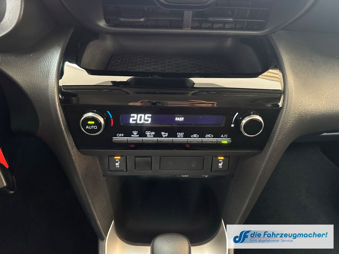 Fahrzeugabbildung Toyota Yaris Cross Hybrid FWD Comfort ACC DAB Spurhalte