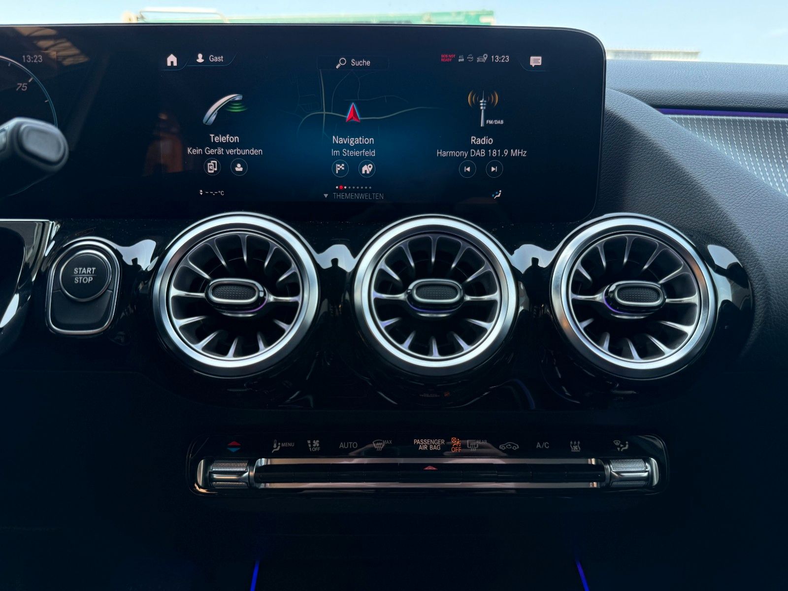 Fahrzeugabbildung Mercedes-Benz EQA 300 4M Progressive+Ambiente+RFK+19AMG+TotW
