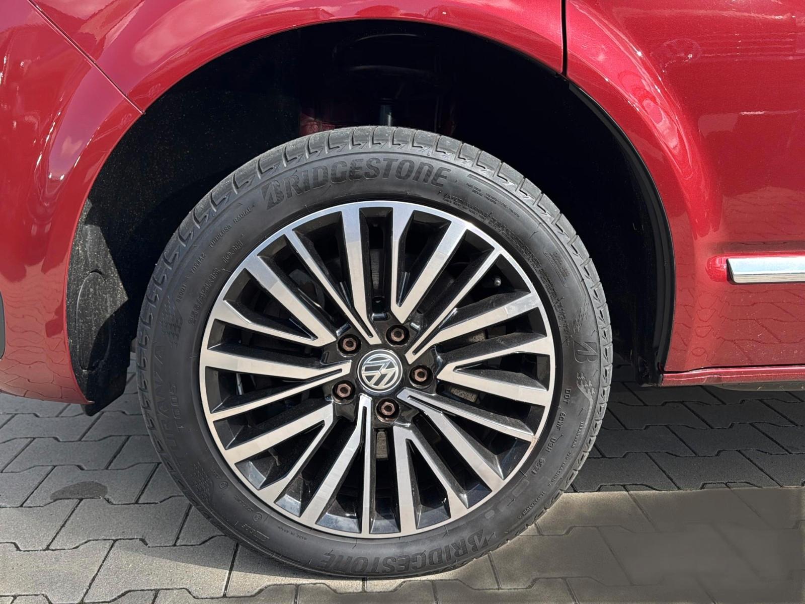 Volkswagen T6.1 Caravelle  Highline 4MOTION AHK Stand