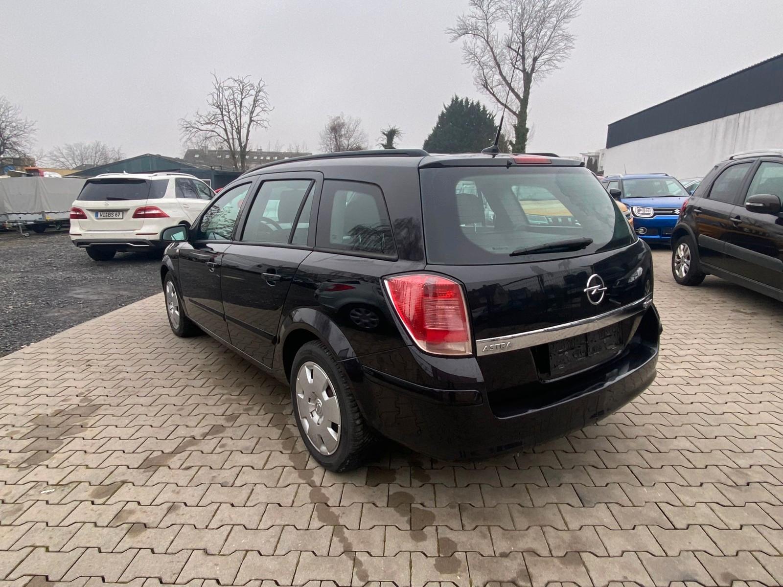 Opel Astra 2006 — interior