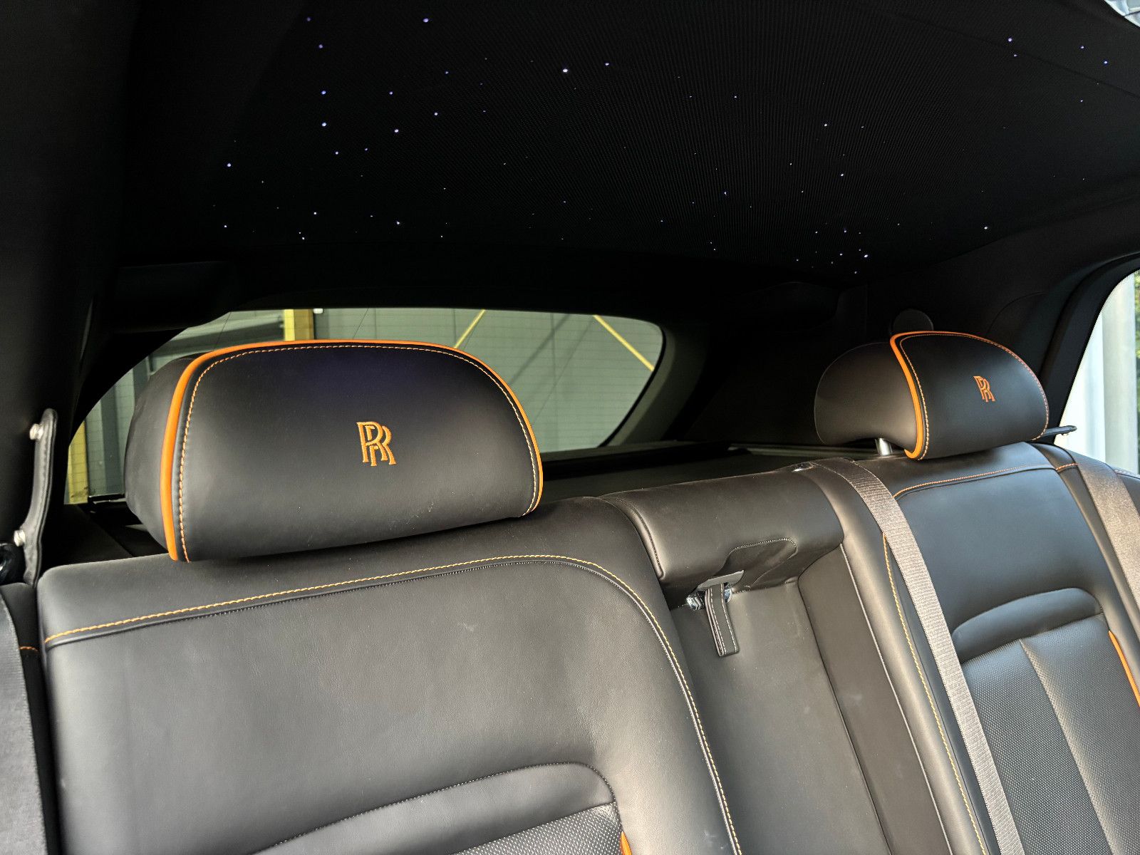 Fahrzeugabbildung Rolls-Royce Cullinan/NOVITEC/WIDEBODY/24''/FOND-TV/STERNEHIM