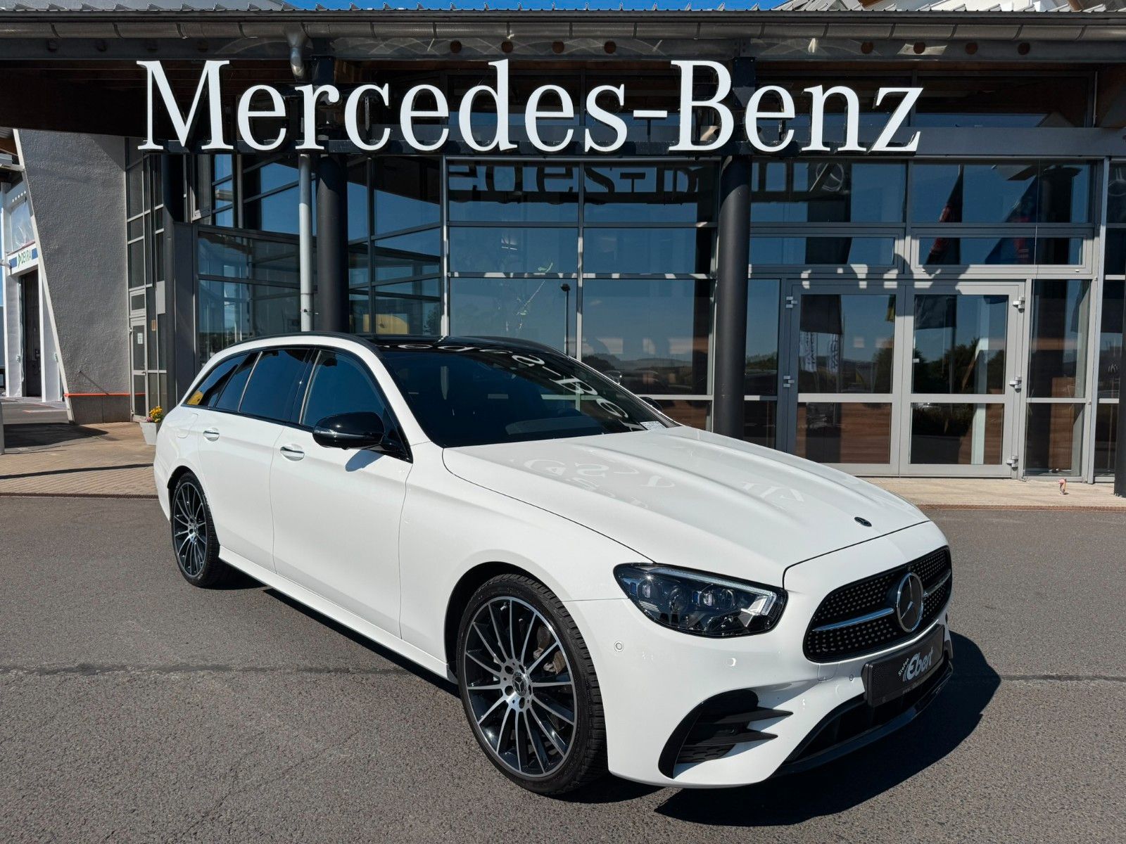 Fahrzeugabbildung Mercedes-Benz E 300 d  T 4M AMG HUD+PANO+AHK+Burm+Distr+360°