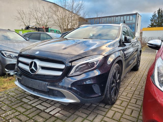 Mercedes-Benz GLA 220 CDI / d Bi Xenon, Sitzheiz. Kosmos Black