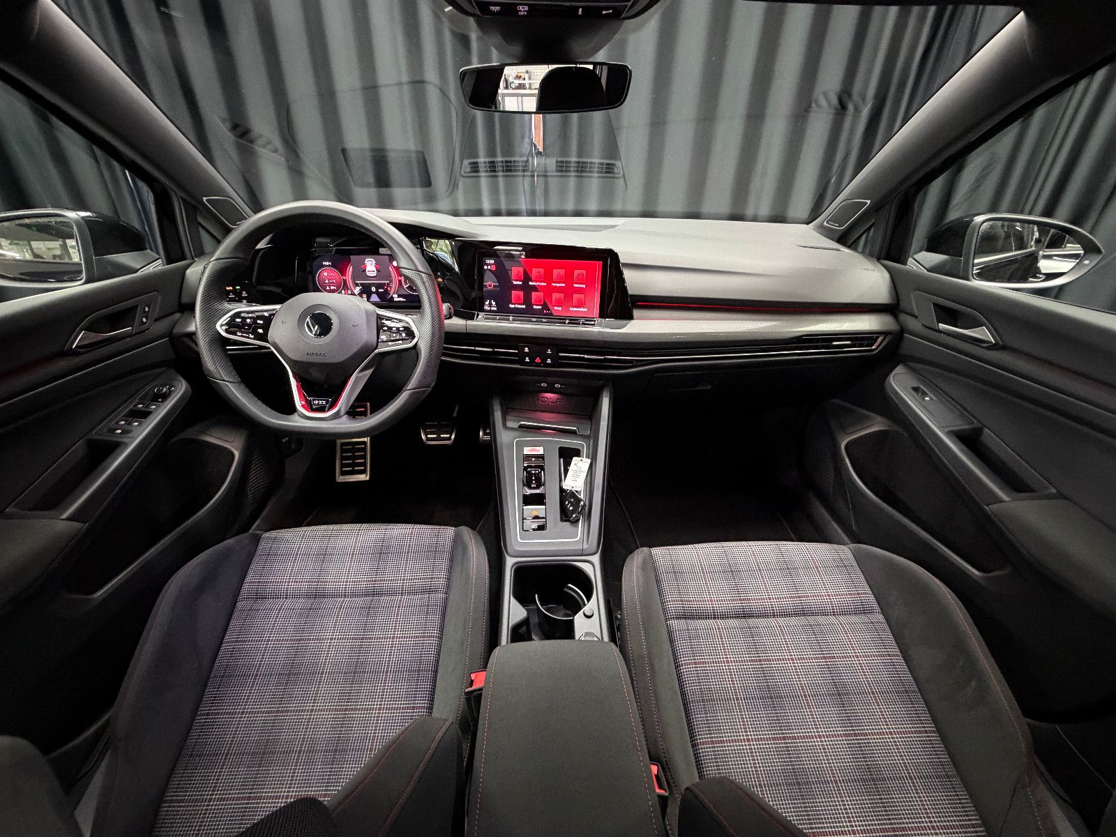 Fahrzeugabbildung Volkswagen Golf VIII Lim. GTI|H&K|HuD|U-Frei|D-FZG
