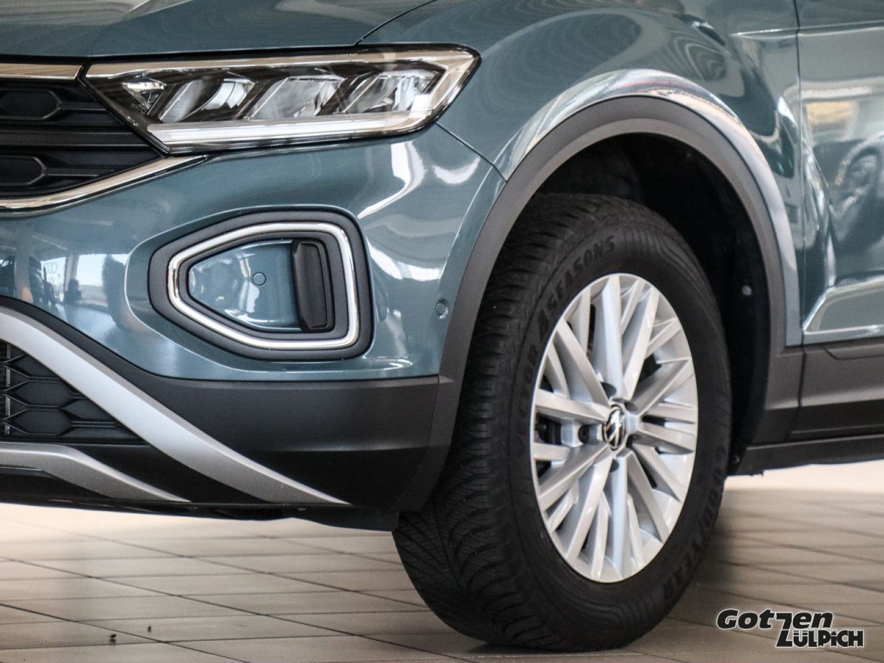 Fahrzeugabbildung Volkswagen T-Roc Life 1,0TSI Klima Navi PDC LED Vordersitze