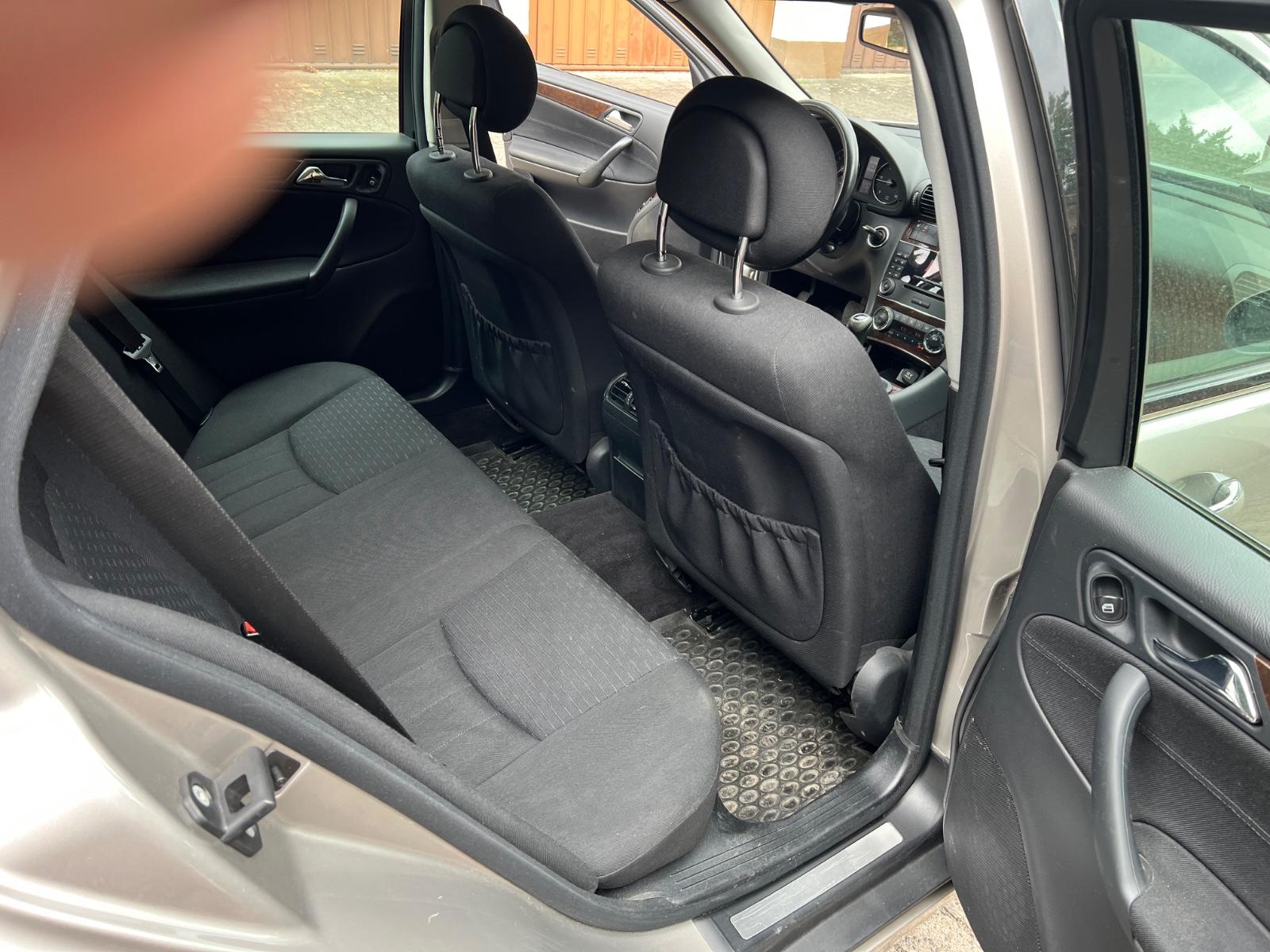 Mercedes-Benz C220 2004 — photo 11