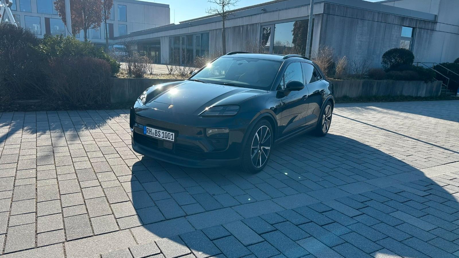 Porsche Macan Electric 4