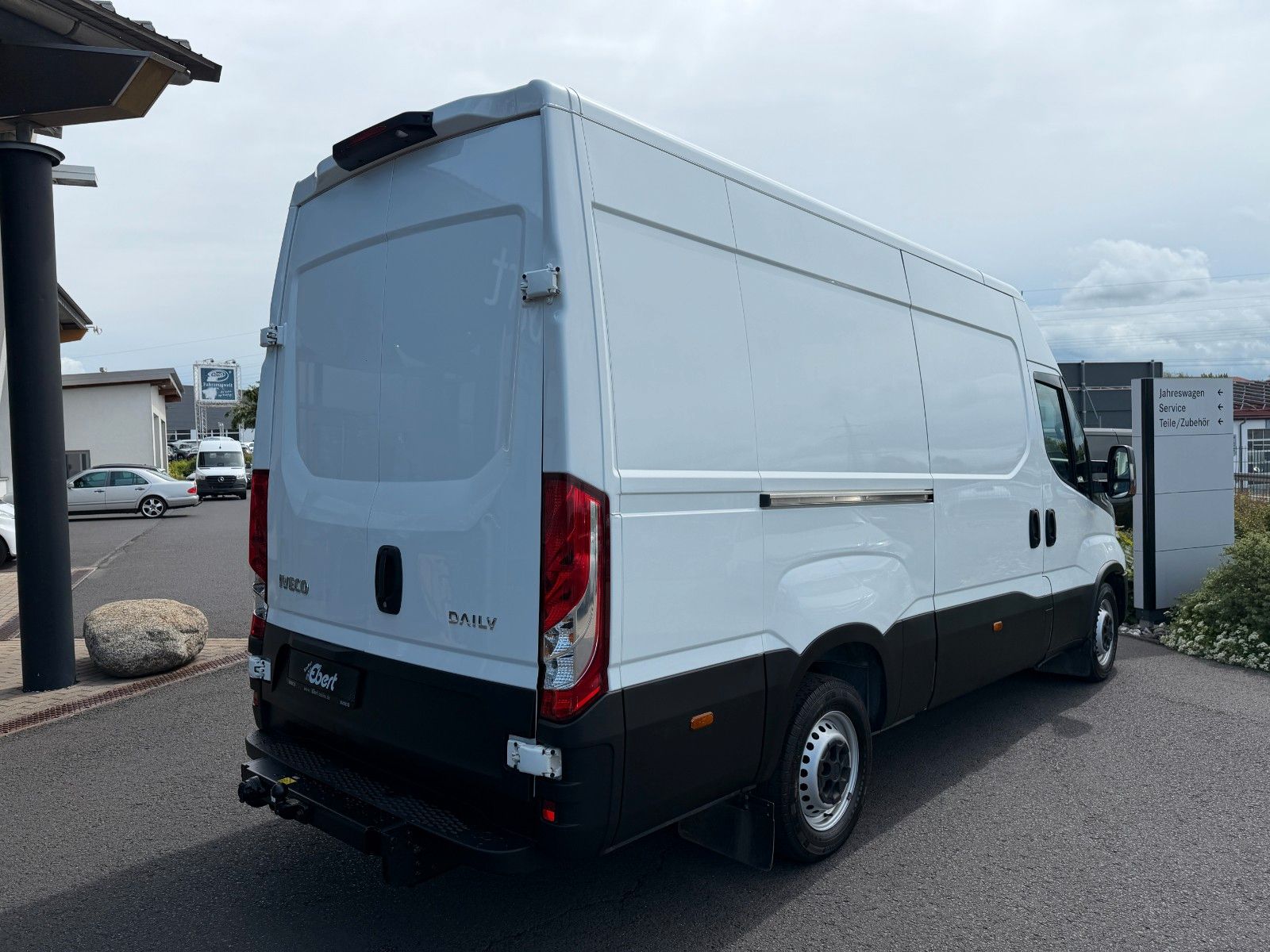 Fahrzeugabbildung Iveco Daily 35S18HA8 Kastenwagen Automatik*Klima*AHK