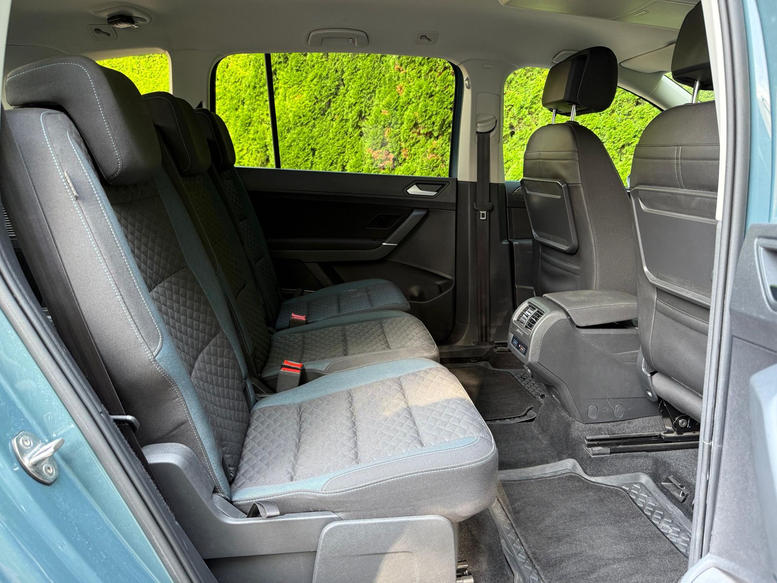 Fahrzeugabbildung Volkswagen Touran 2.0 TDI DSG IQ.DRIVE LED+ACC+NAV+SHZ+DAB