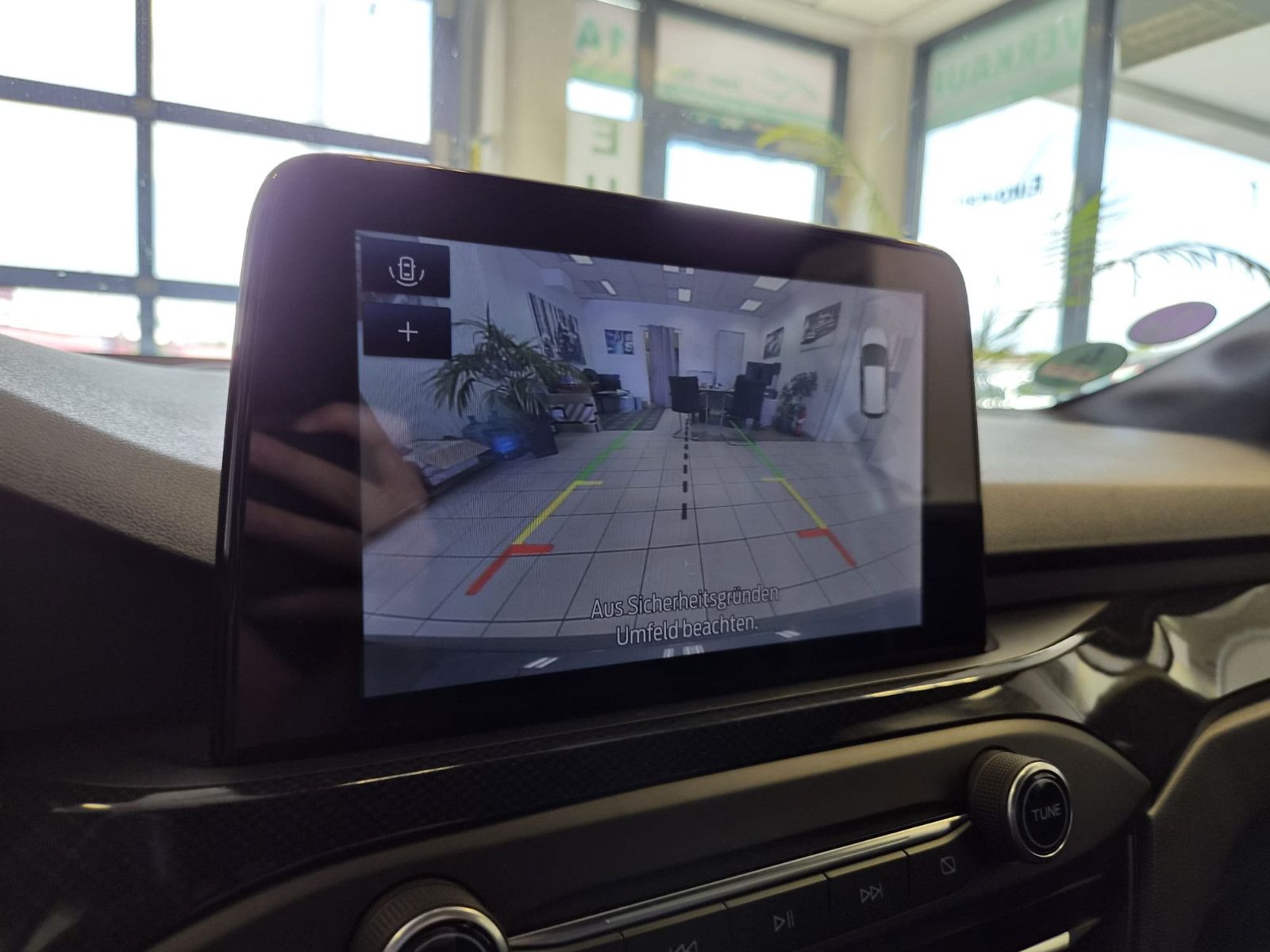 Fahrzeugabbildung Ford Focus Lim. ST-Line / NAVI / KAMERA /1. Hand