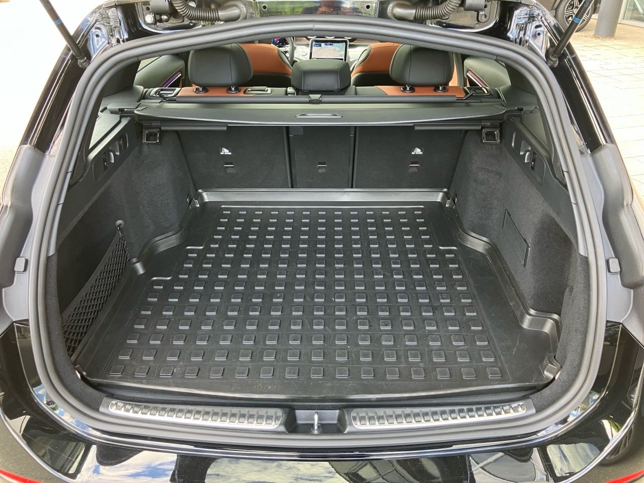 Fahrzeugabbildung Mercedes-Benz C 300 d T AMG AHK+Pano+Night+FahrassPak+Ambi+Kam