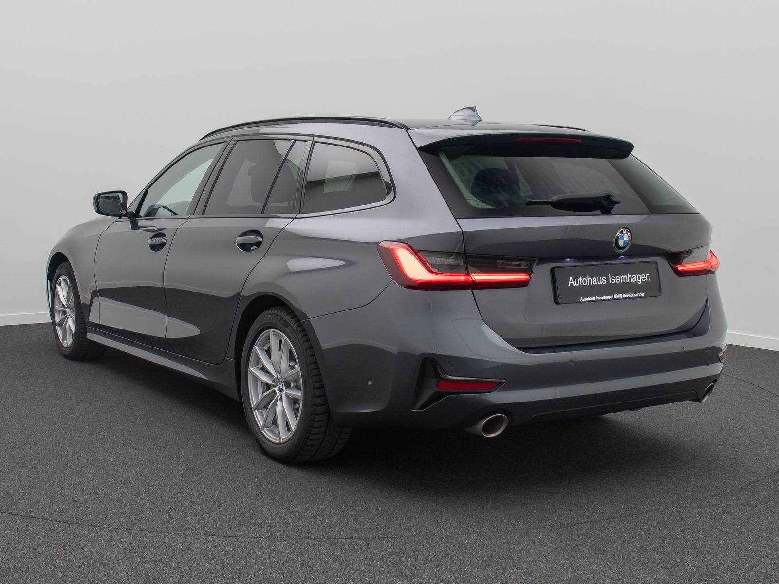 Fahrzeugabbildung BMW 330i xD SportLine Panorama DAB HiFi AHK Komfort