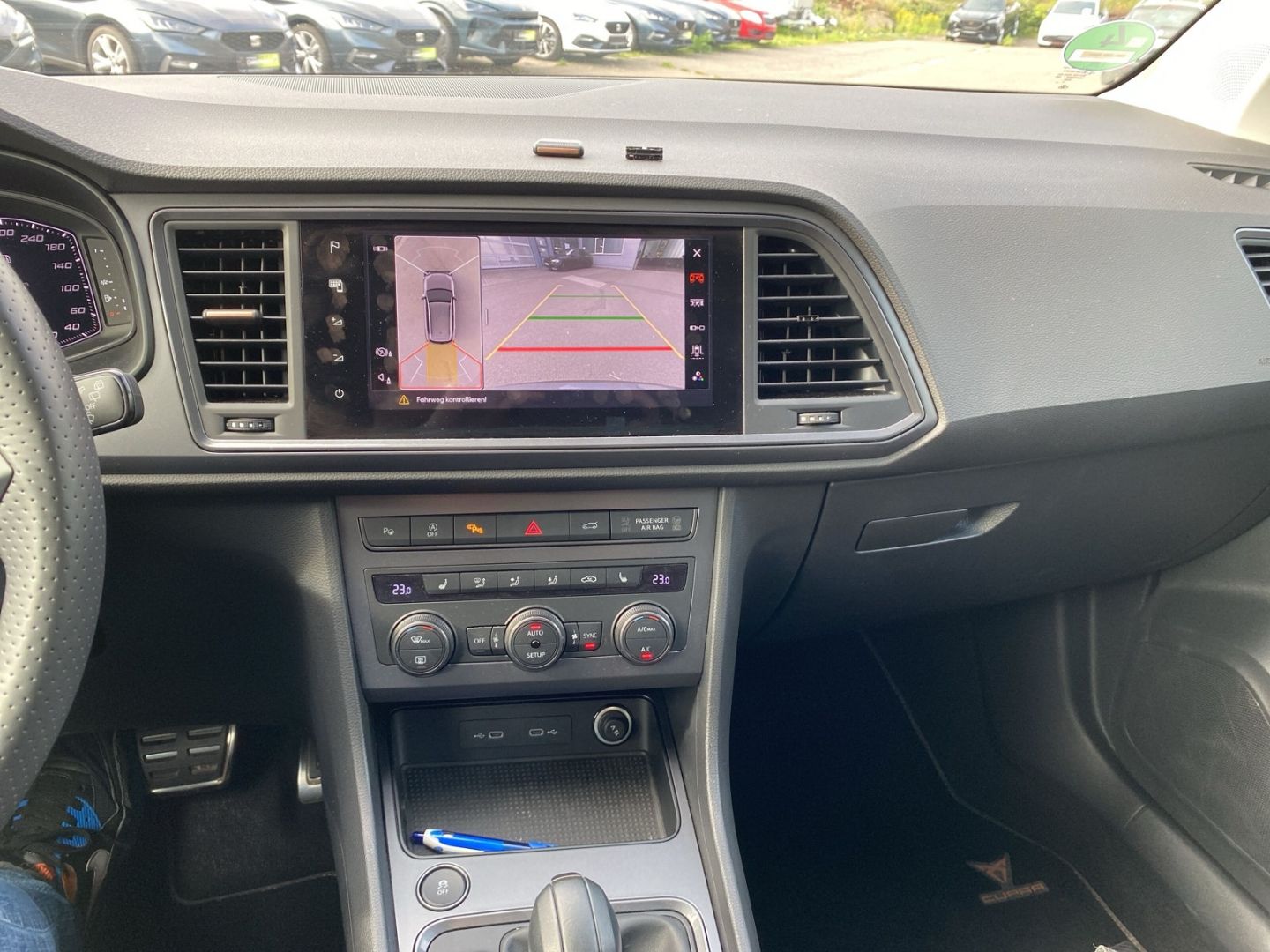 Fahrzeugabbildung CUPRA Ateca Basis AHK-klappbar Navi Digitales Cockpit