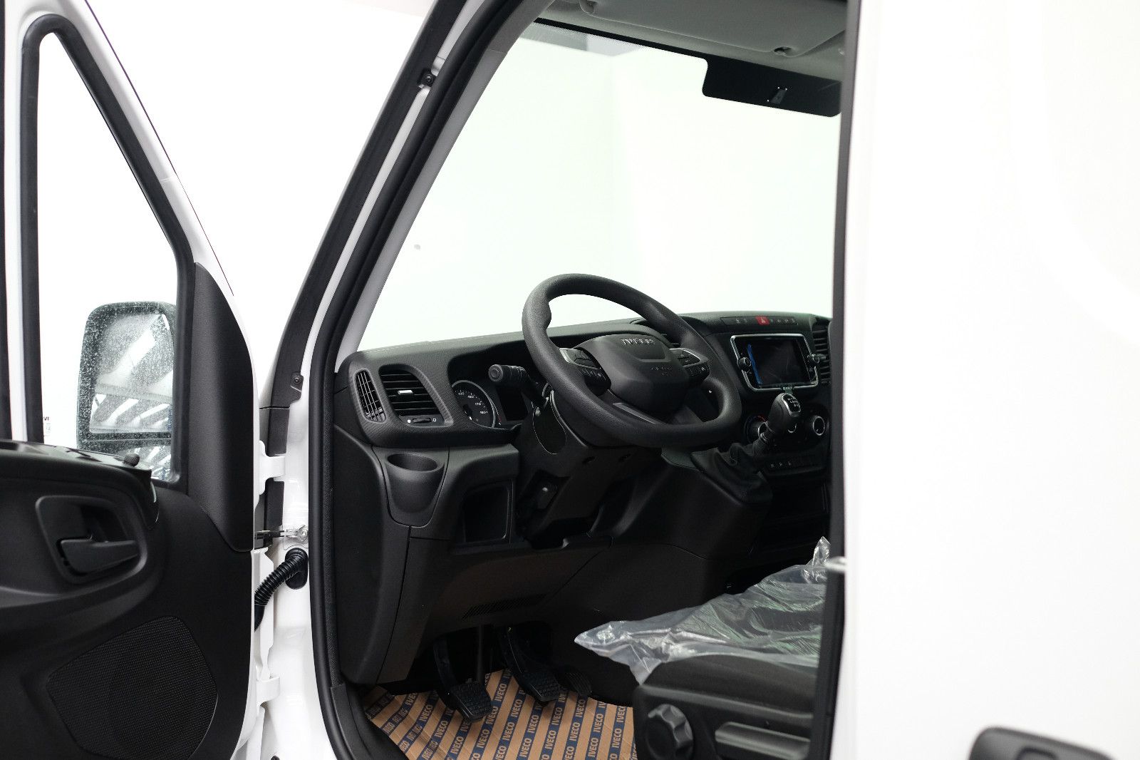 Fahrzeugabbildung Iveco Daily 35S14V  L2H1 RS3520 KAWA Flachdach