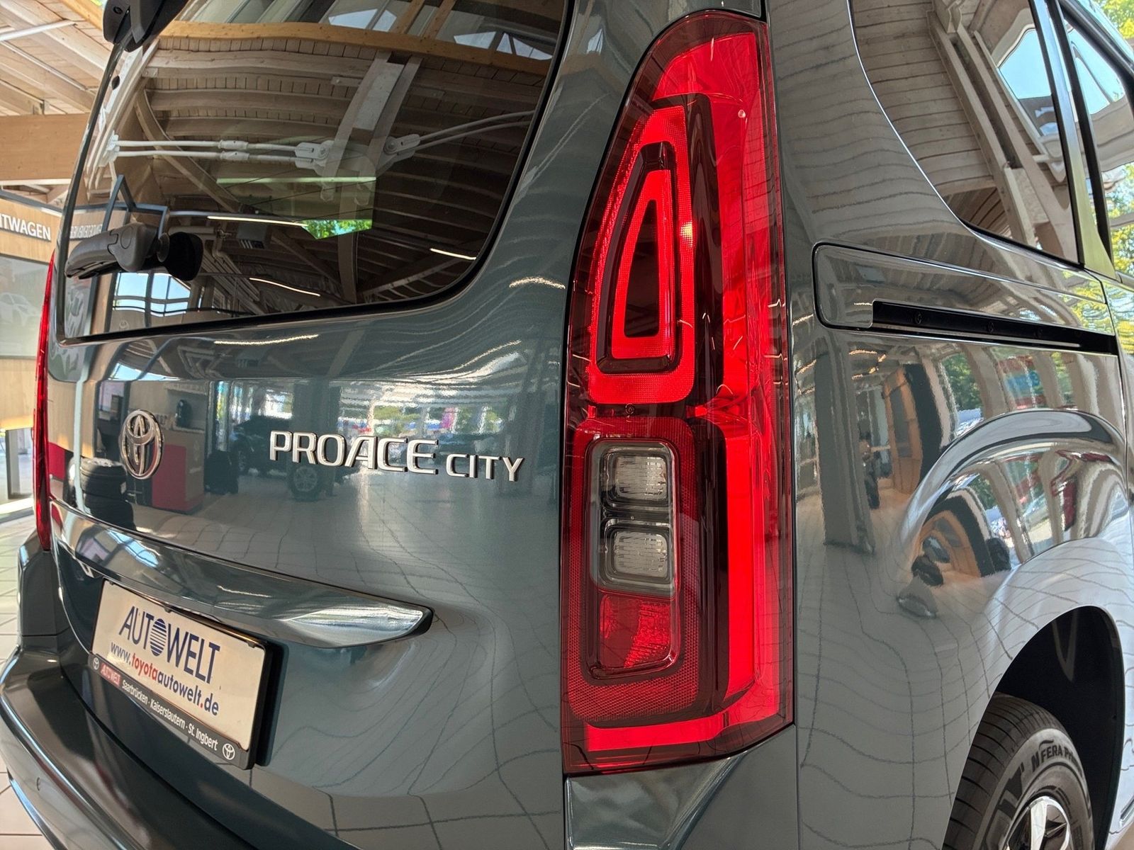 Fahrzeugabbildung Toyota Proace City Verso 1.2 L1 Teamplayer + Comfort P