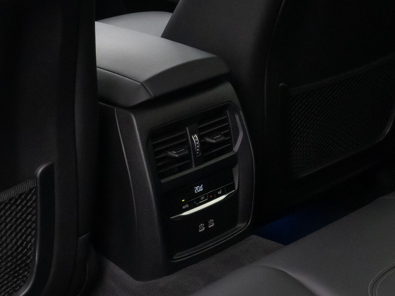 Fahrzeugabbildung BMW 330e SportLine Laser Kamera HUD DAB HiFi Komfort