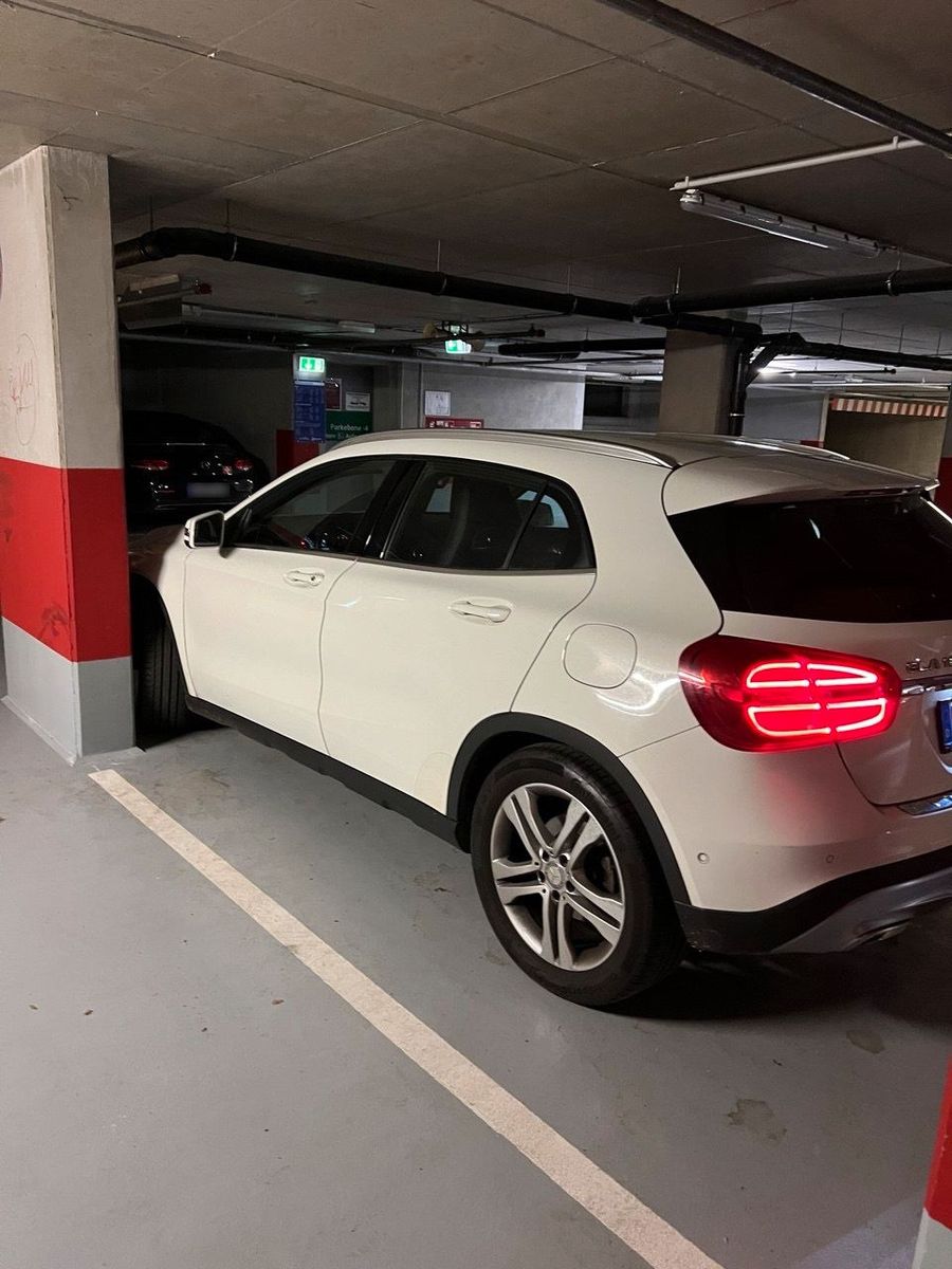 MERCEDES-BENZ Merceses gla 180