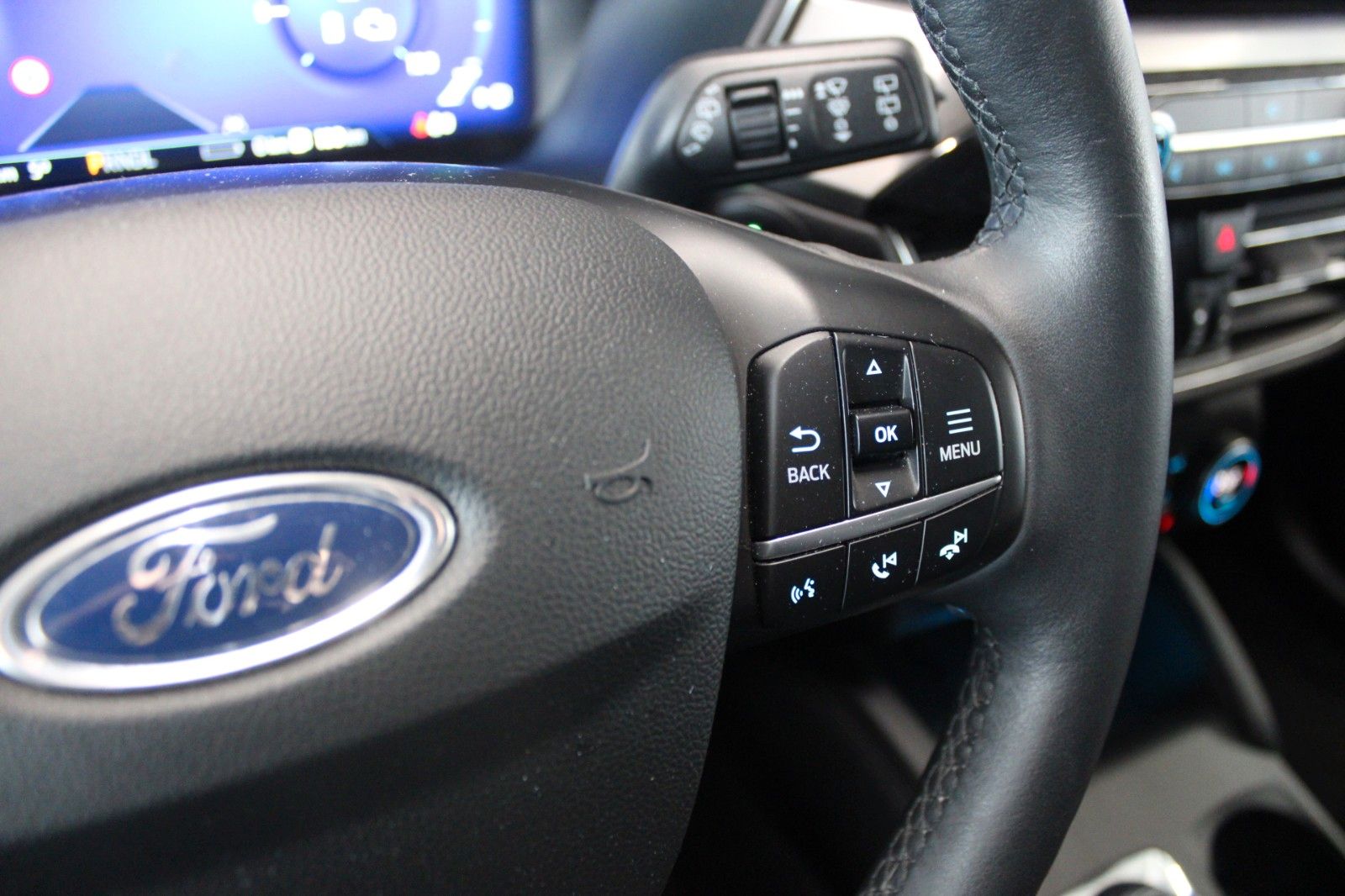 Fahrzeugabbildung Ford Kuga PHEV Titanium X ACC AHK HUD LED Cam WinterP