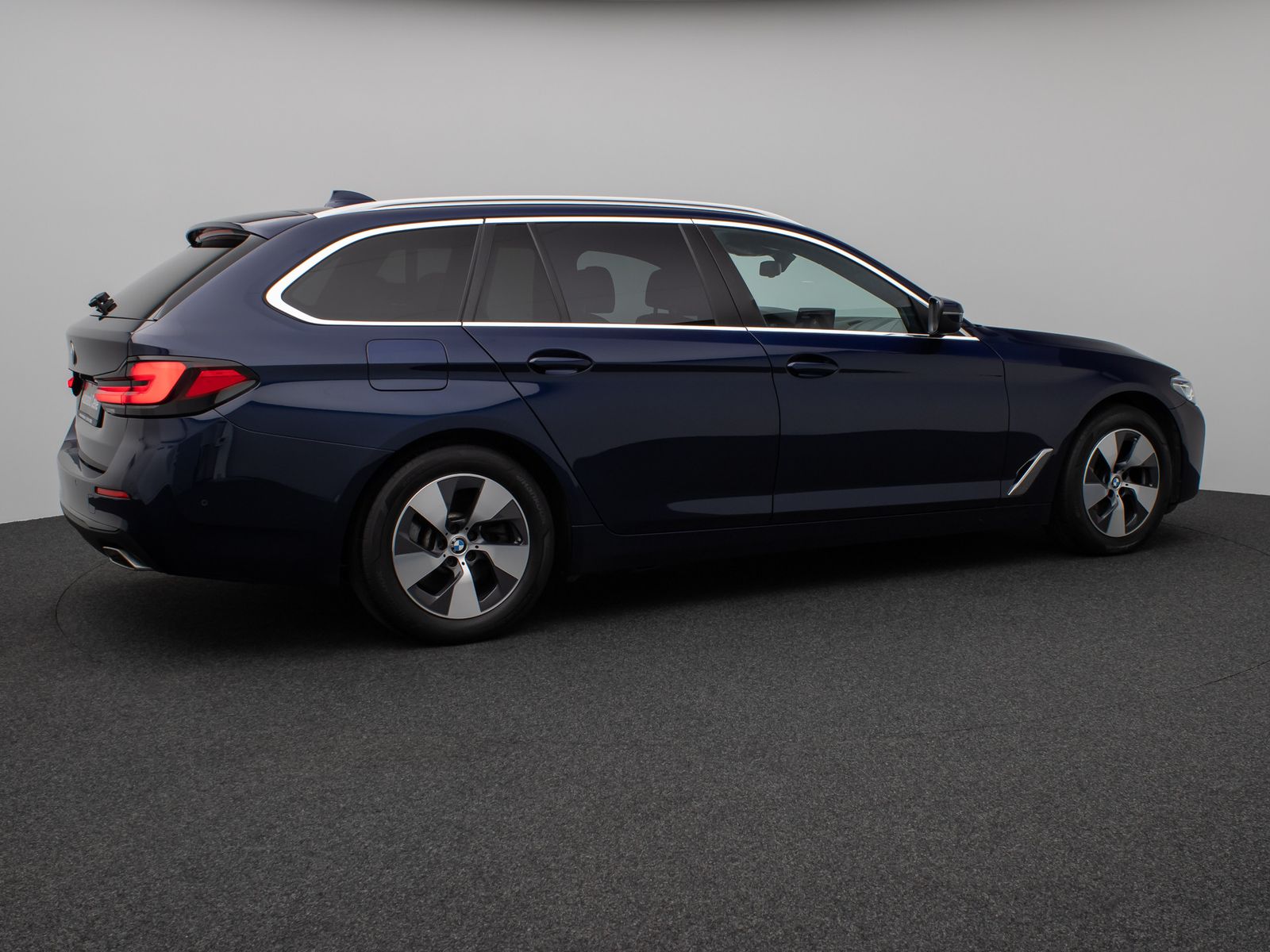 Fahrzeugabbildung BMW 520d xD Panorama Massage HUD H/K Individual-Voll