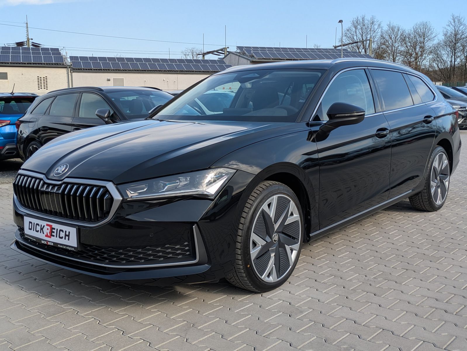 Fahrzeugabbildung SKODA Superb 2.0 TDI 4x4 Selection MATRIX*AHK*PANO*19"