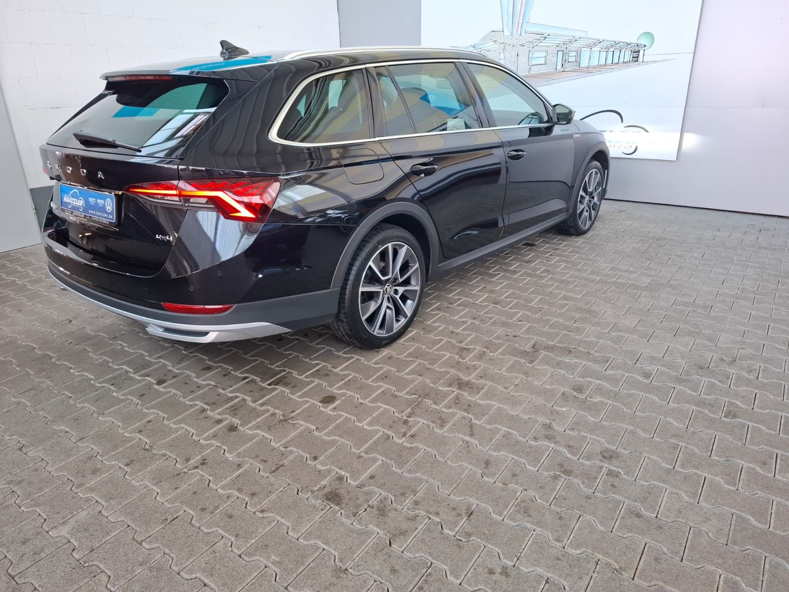 Fahrzeugabbildung SKODA Octavia Combi Scout 2,0 TDI DSG 4x4 +AHK +Kamera