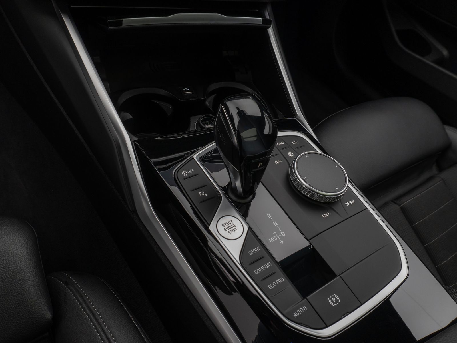 Fahrzeugabbildung BMW 320d xD Sport Line Panorama Laser Kamera HUD DAB