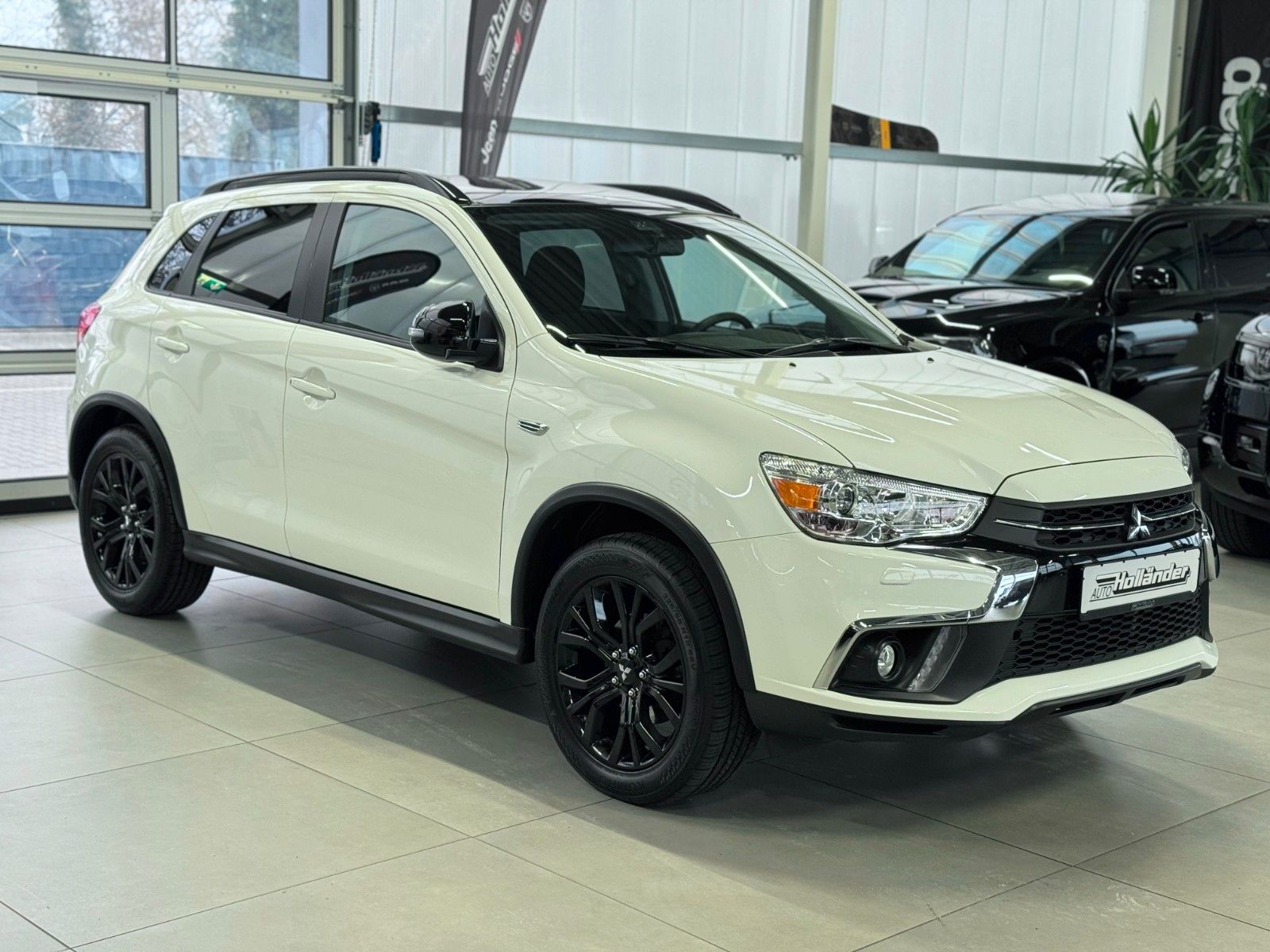 Fahrzeugabbildung Mitsubishi ASX 1.6 Edition+ Black-Paket 2WD "AHK Sitzheizg"