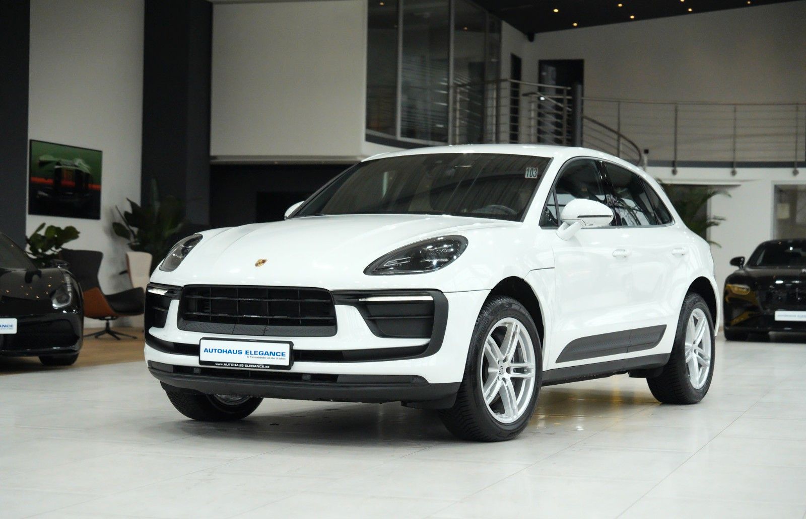 PORSCHE Macan*SPORT-CHRONO*SOUND-PACKAGE+*LED*1.HAND