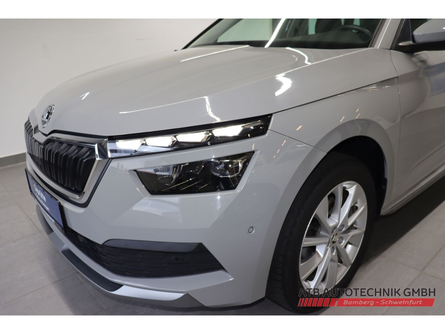 Fahrzeugabbildung SKODA Kamiq 1.0l TSI Style AHK-klappbar Navi  LED