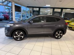 HYUNDAI Tucson 2.0 4WD PANO NAVI CAM LEDER AHK 2.HAND
