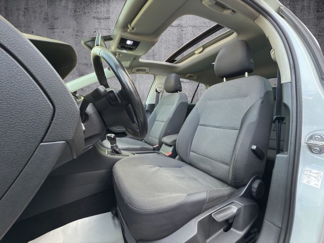 Volkswagen Golf VII Lim. 1.6 TDI DSG*PANO*XENON*PARKPILOT