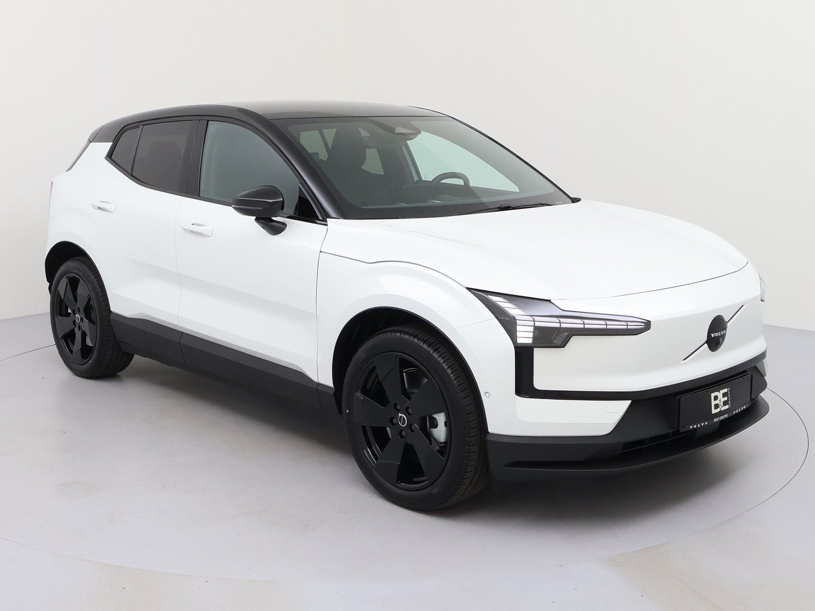 Volvo EX30 P8 AWD ULTRA Black Edition *WINTER-PAKET* imagem 3