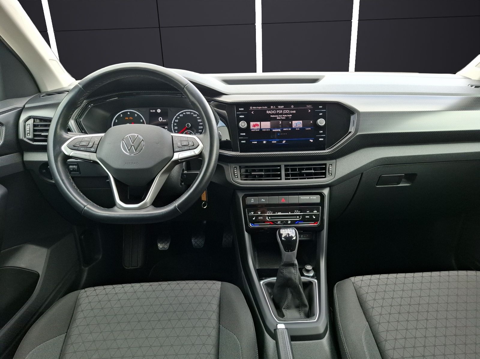 Fahrzeugabbildung Volkswagen T-Cross TSI Life Navi Climatronic RFK SH LM