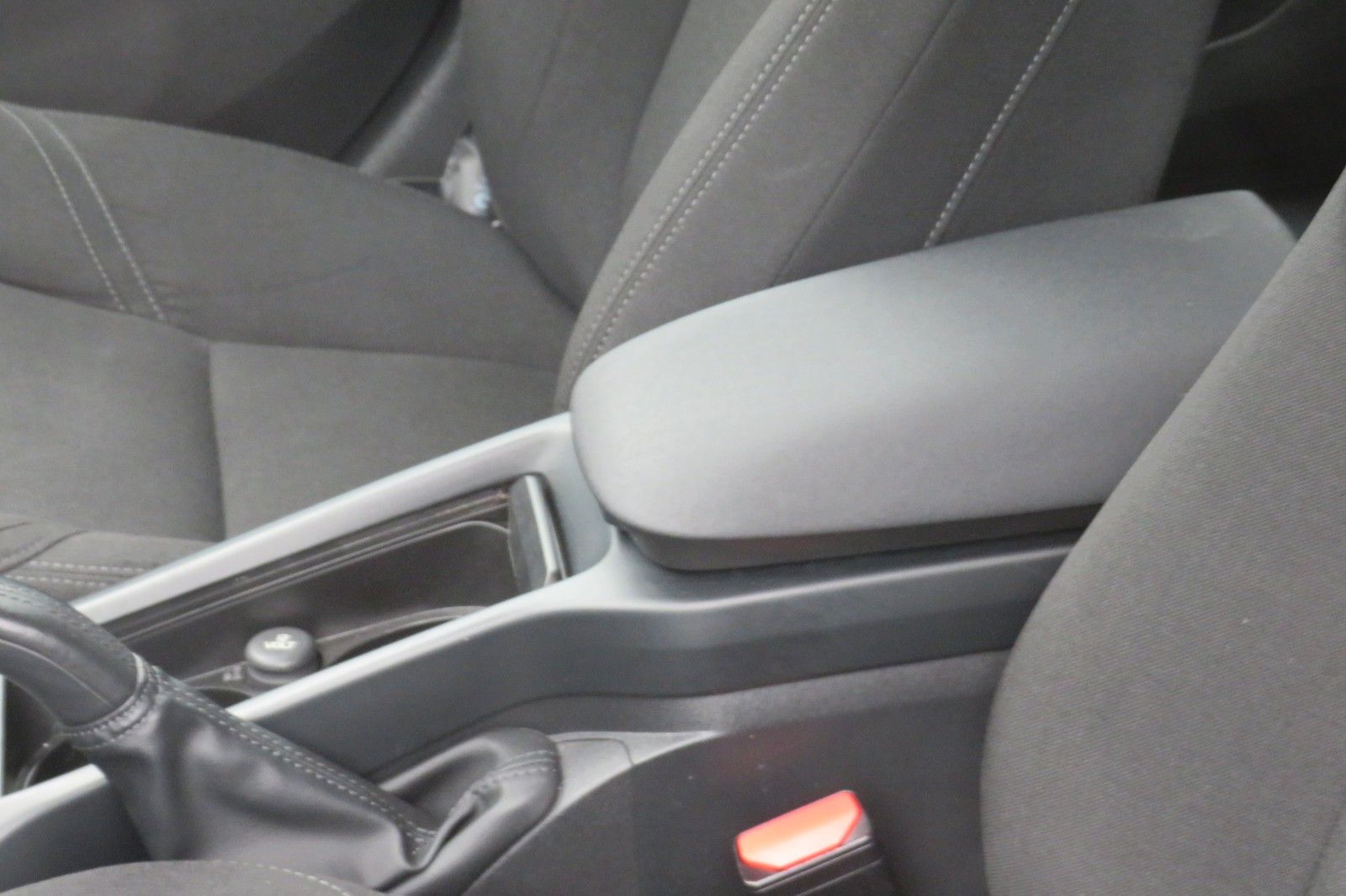 Fahrzeugabbildung Volvo V40 Kinetic NAVI TELVOR KLIMATRONIC 8-FACH ALU