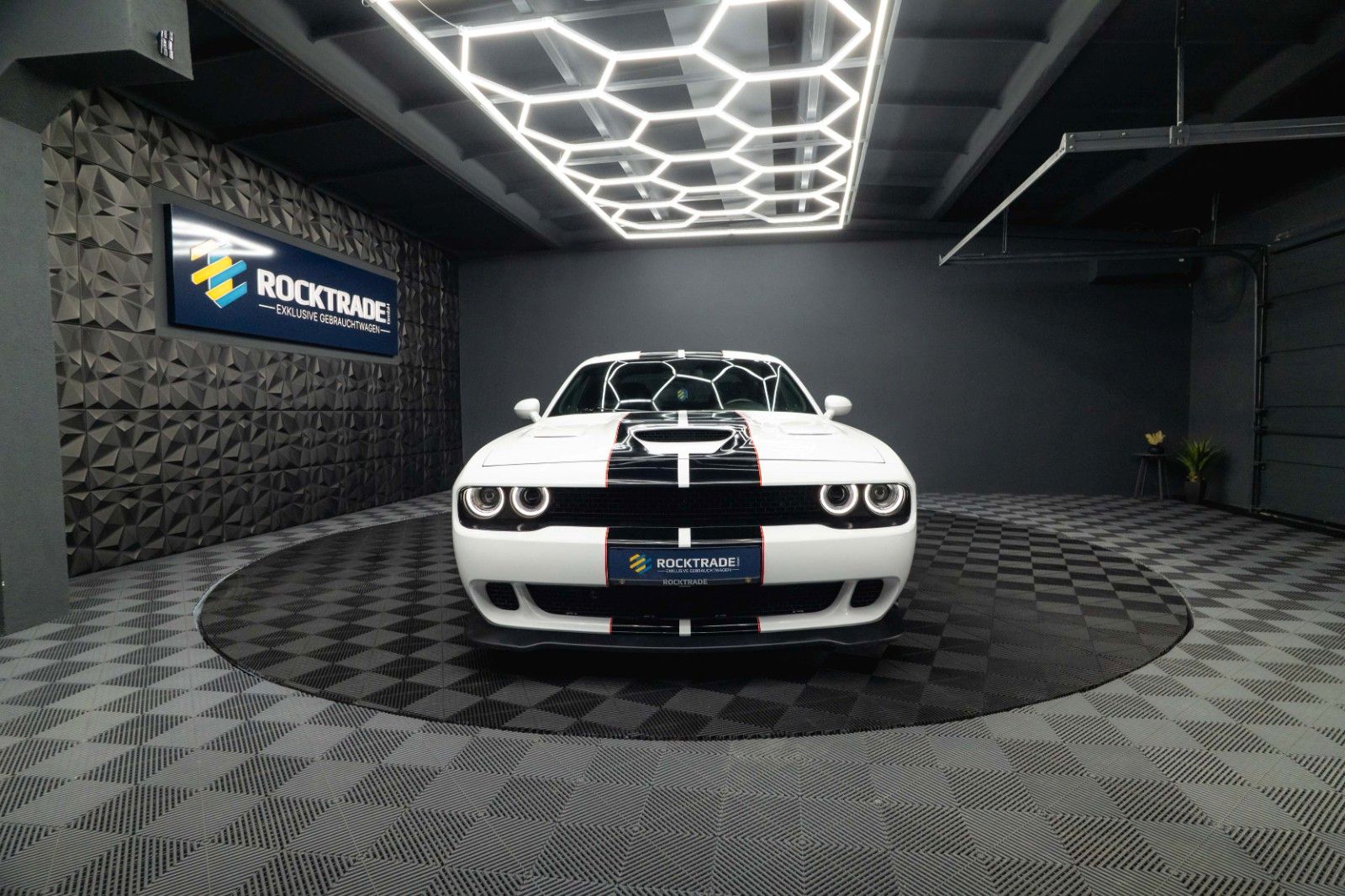 Fahrzeugabbildung Dodge Challenger 6.4 V8 SRT 392 R/T SCAT PACK LineLock
