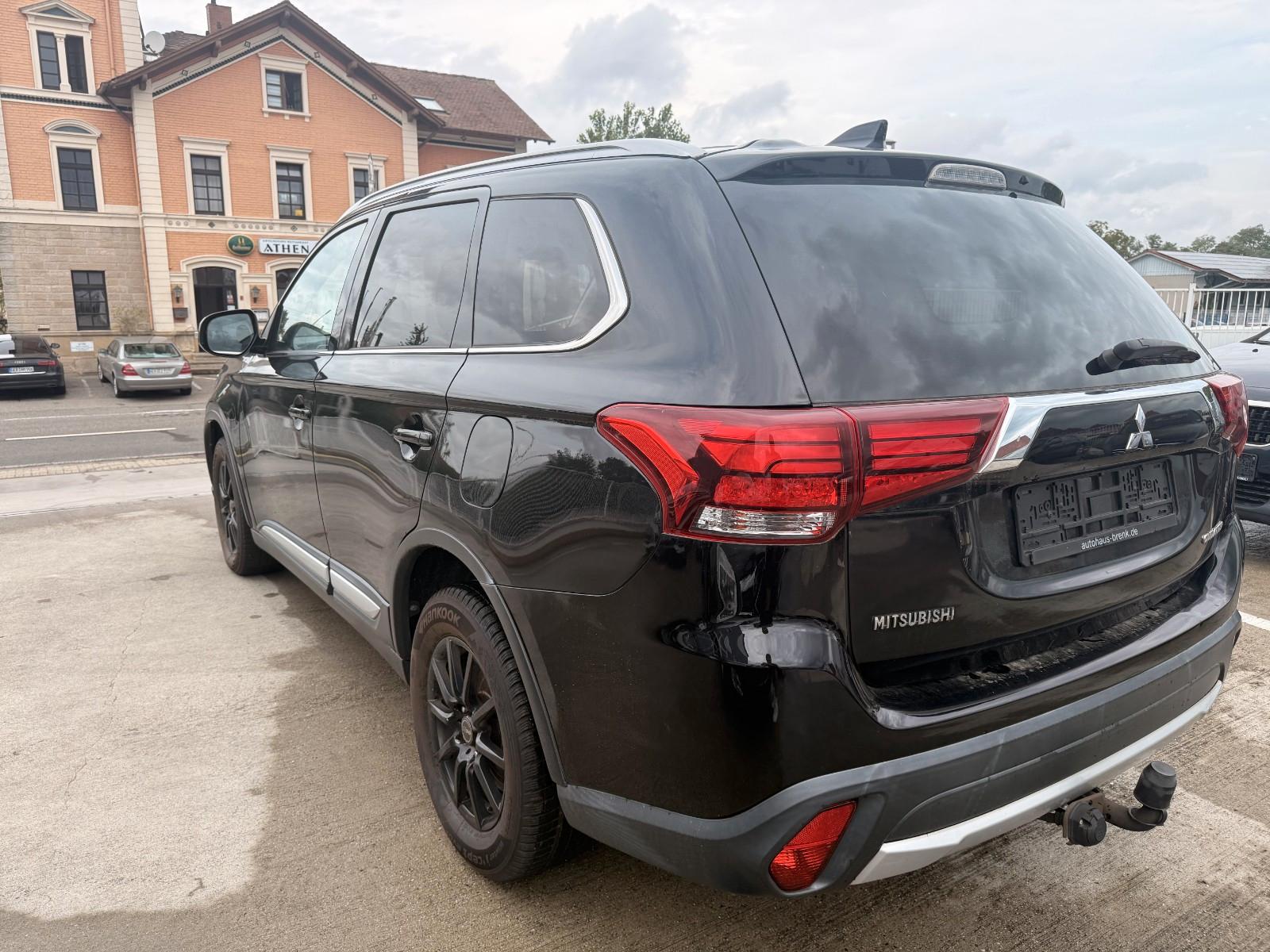 Mitsubishi Outlander Edition 100+ 4WD / Automatik/KAM/LHZ