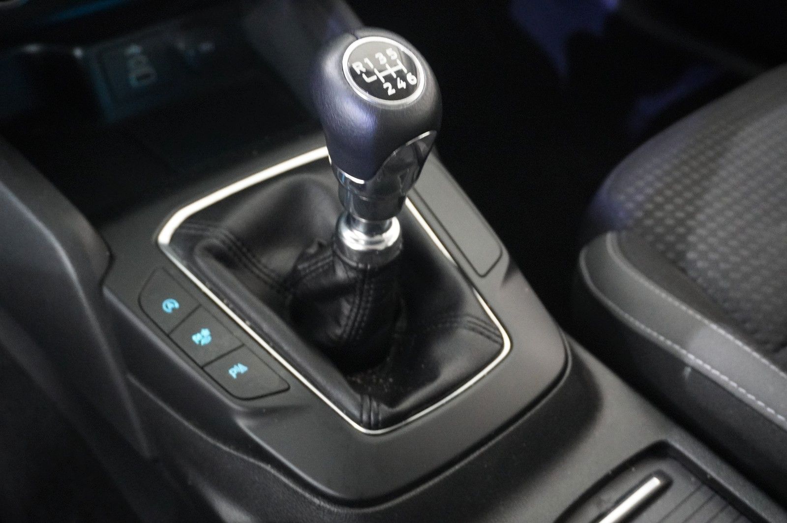 Fahrzeugabbildung Ford Focus Turnier 1.5D COOL & CONN. NAVI/LED/KAMERA