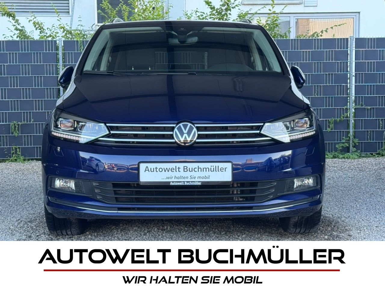 Gebrauchtwagen Volkswagen Touran Touran 1.5 TSI DSG 7-SITZER,DCC,VIRTUAL,DYNAUDIO in Nersingen