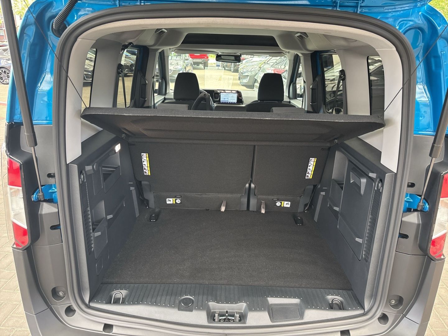 Fahrzeugabbildung Ford Tourneo Courier Titanium Navi ACC Klimaautom Len