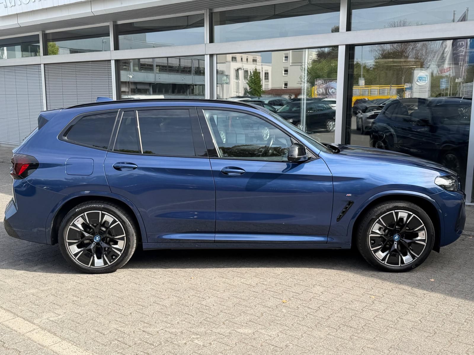 Fahrzeugabbildung BMW iX3  Inspir M Sport SHADOW+PANO+MEMO+360+ACC+AHK