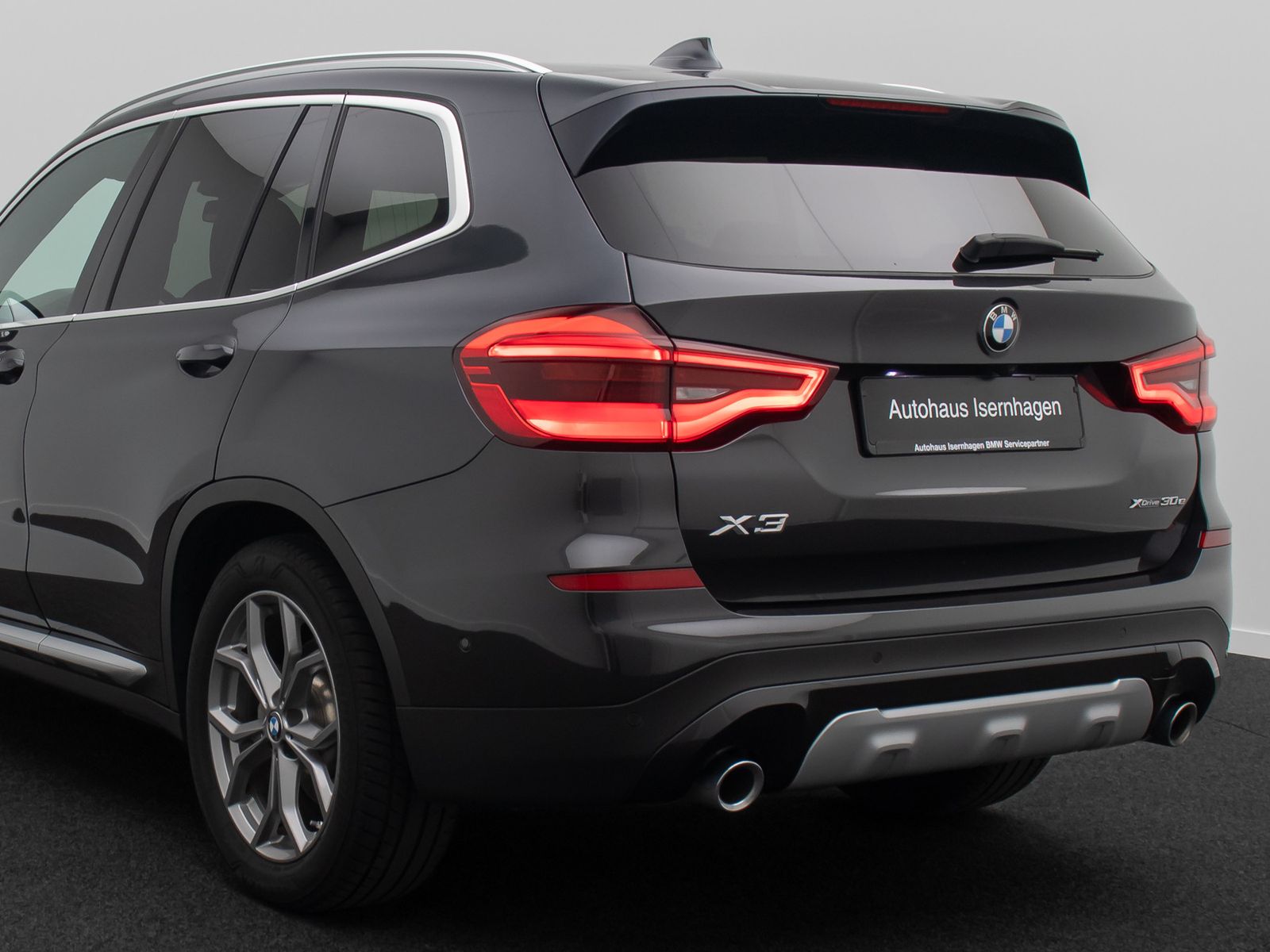 Fahrzeugabbildung BMW X3 xD30e xLine HUD DAB Kamera Alarm HiFi 19Zoll