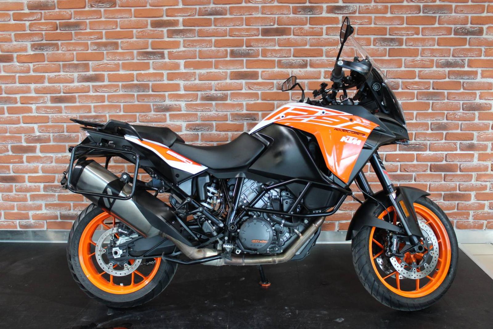 KTM 1290 Super Adventure S 2018 orange
