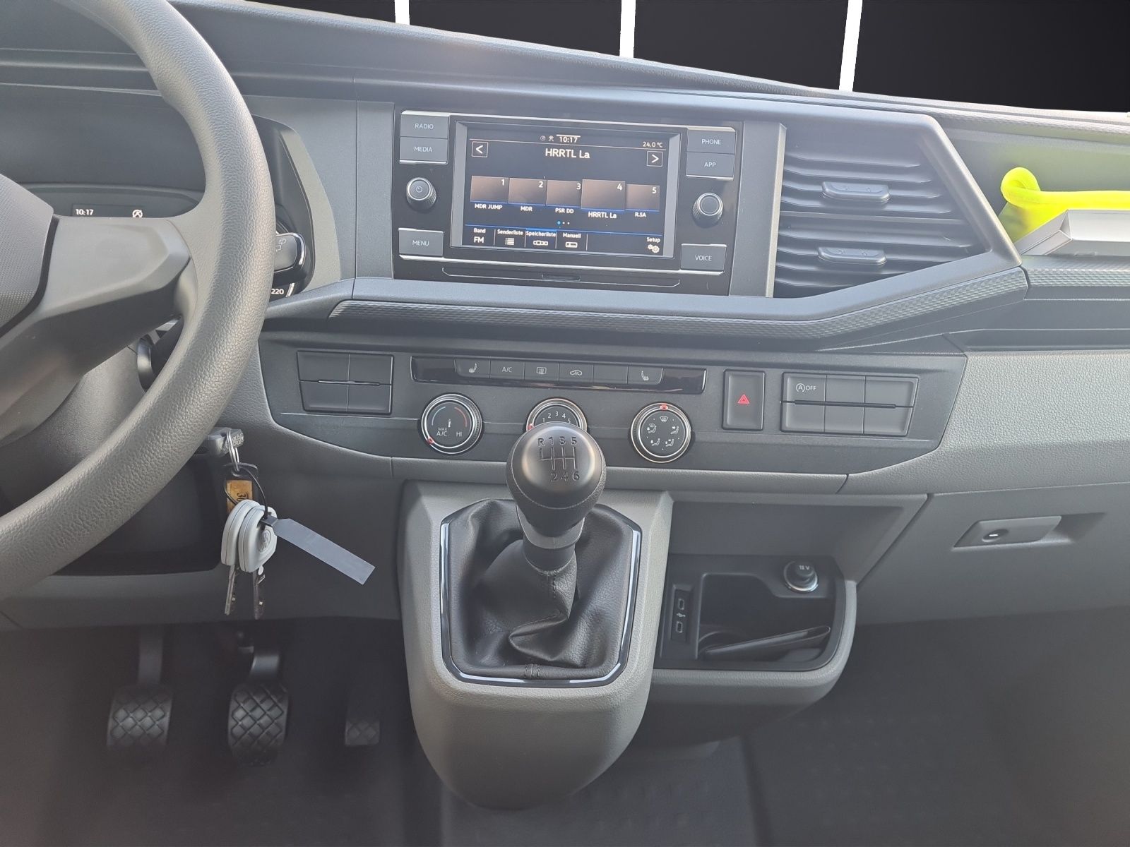 Fahrzeugabbildung Volkswagen T6 Kombi T6.1 TDI 9-Sitzer LR SITZH. PDC KLIMA