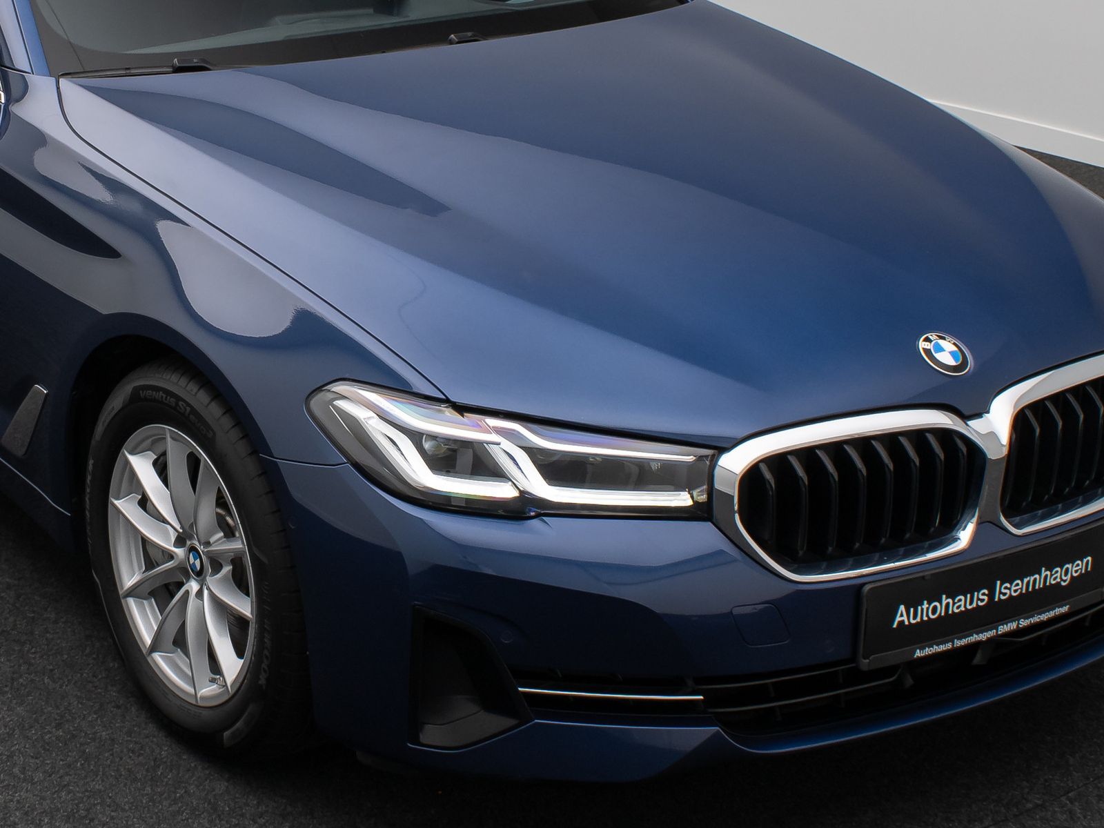 Fahrzeugabbildung BMW 530d xD HUD DAB HiFi Kamera Laser Alarm Komfort
