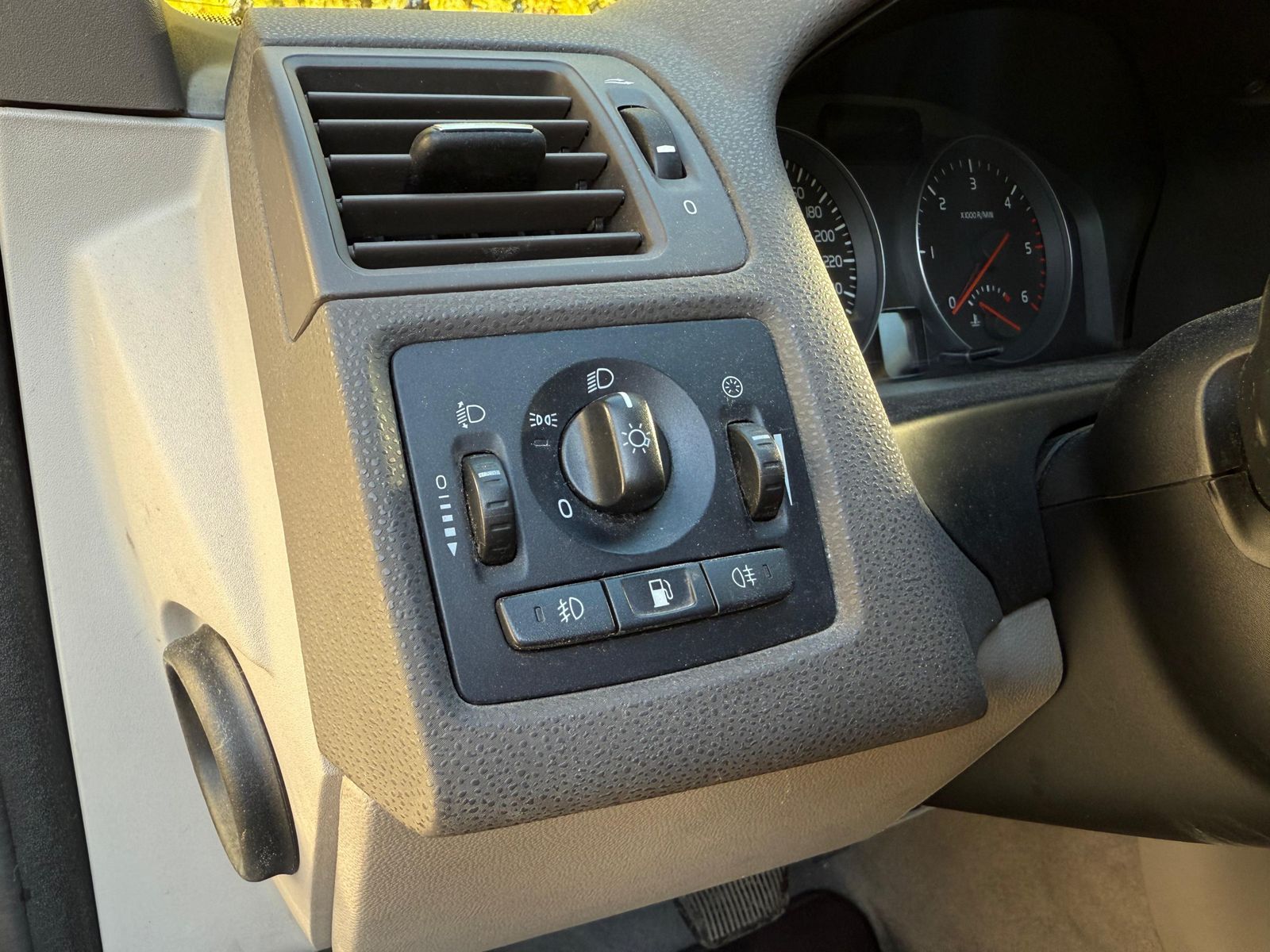 Fahrzeugabbildung Volvo V50 2.0D Aut. Momentum TEMP+KLIMA+MFL+T-LEDER