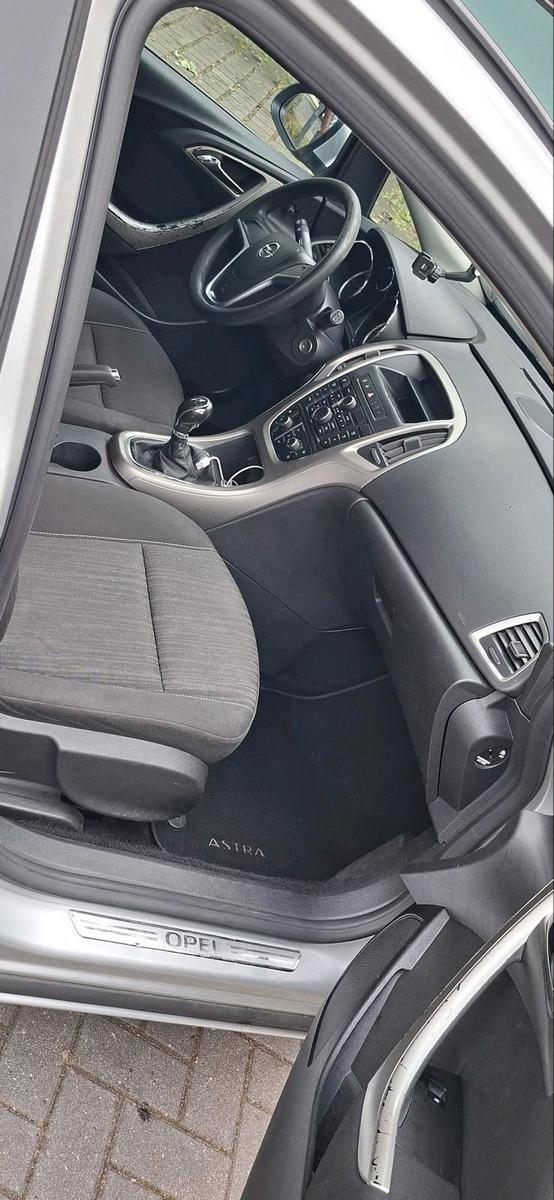 Opel Astra 2012 — photo 5