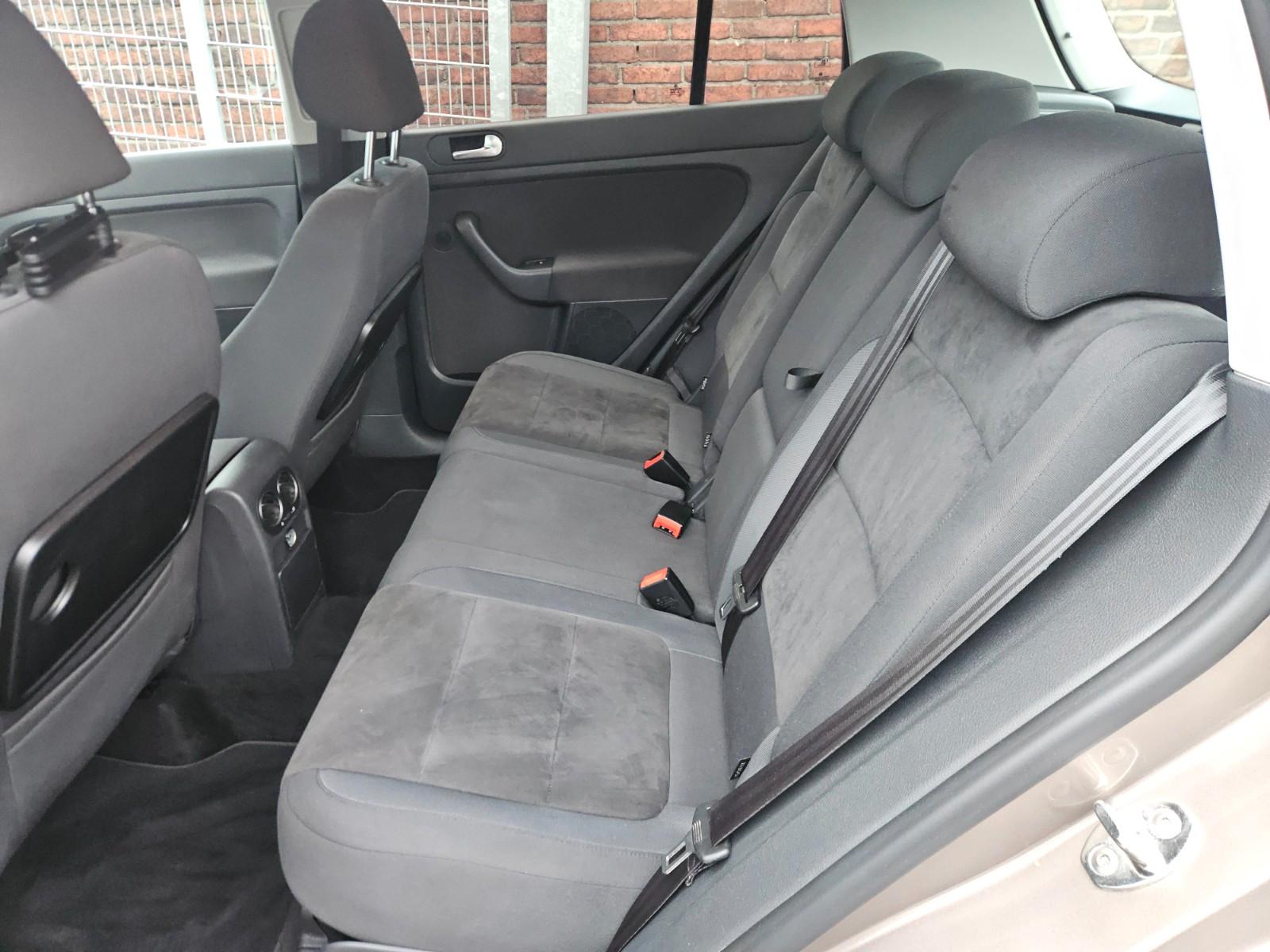 Volkswagen Golf Plus 2011 — rear view