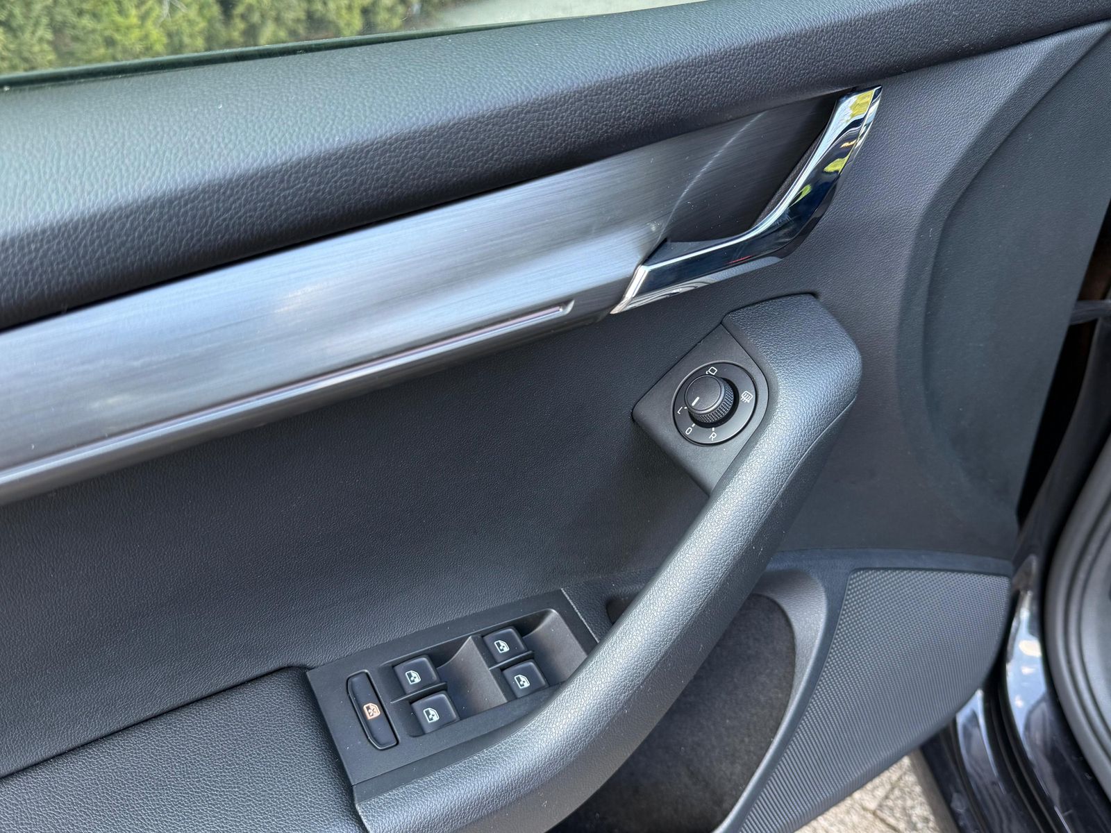 Fahrzeugabbildung SKODA Octavia 1.6 TDI Premium Edition LED+KAM+TEMP+SHZ