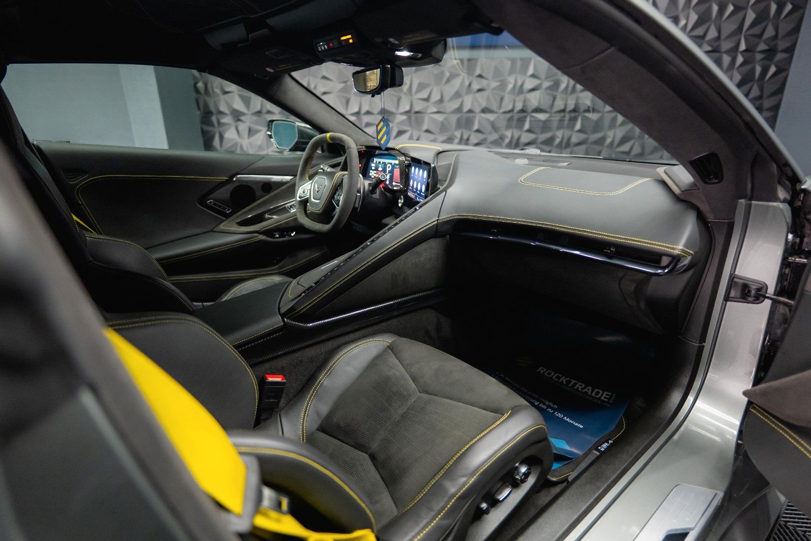 Fahrzeugabbildung Corvette C8 Stingray 3LT Targa Z51 Performa. Lift Carbon