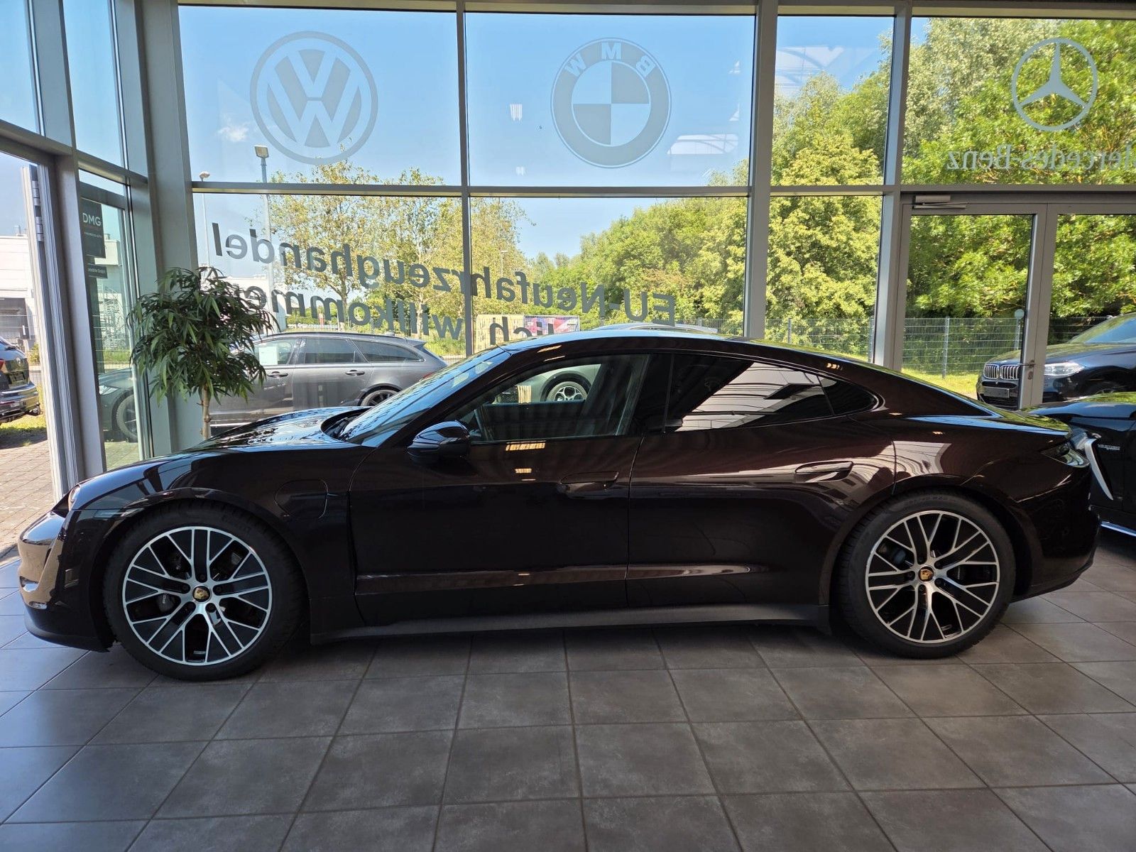 Fahrzeugabbildung Porsche Taycan/Sportsitze/Sportchrono/Innodrive